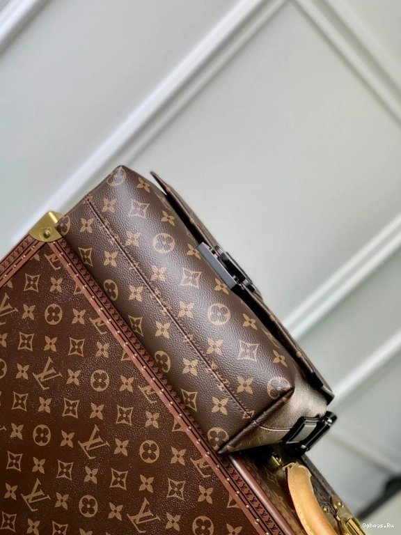 S-Cape VUITTON LOUIS Messenger 0405